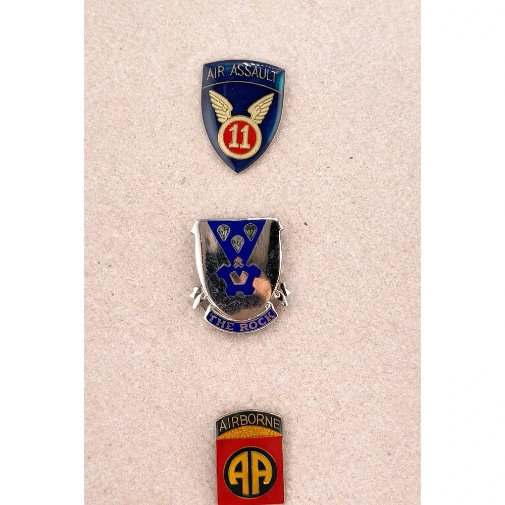 Vintage US Army Airborne Military‎ Enamel Pin Lot Vietnam Era Patriotic